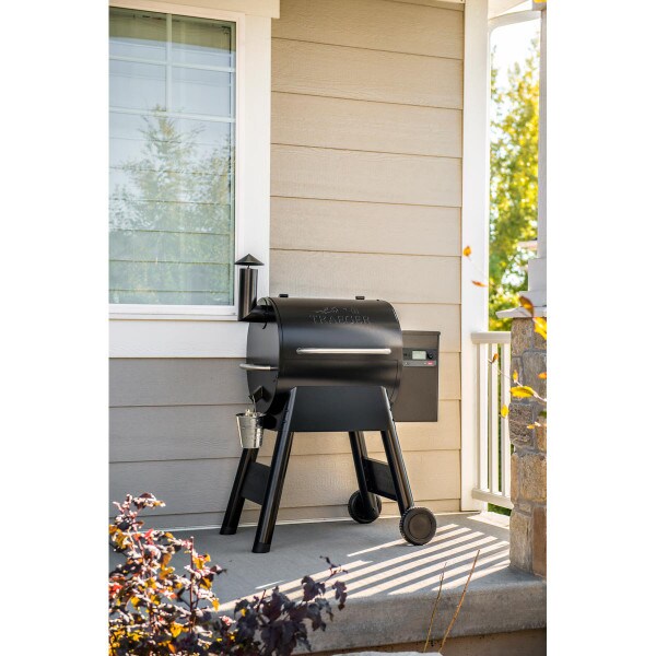 Traeger Pro 575 Smart Pellet Grill/Smoker in Bronze