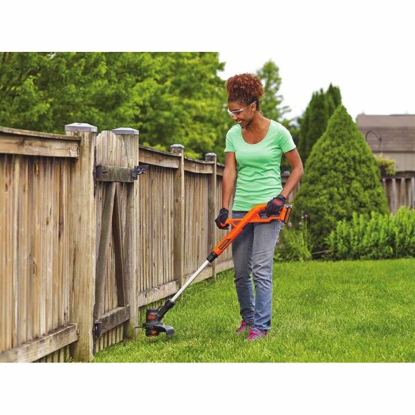 BLACK+DECKER 20V MAX Lithium Sweeper (LSW221): Product Review