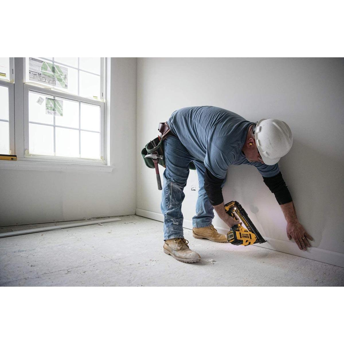 Dewalt floor nailer 20v 2025